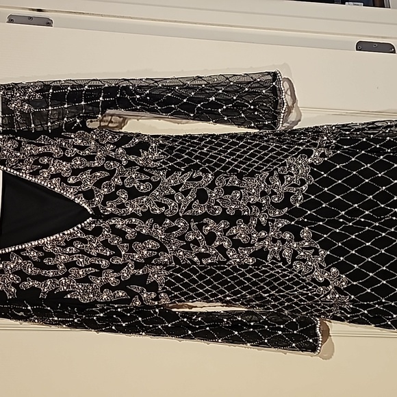 Women's Formal Dress - Picture 3 of 4